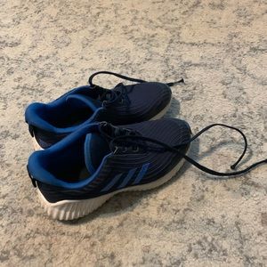 Gently used tennis shoes